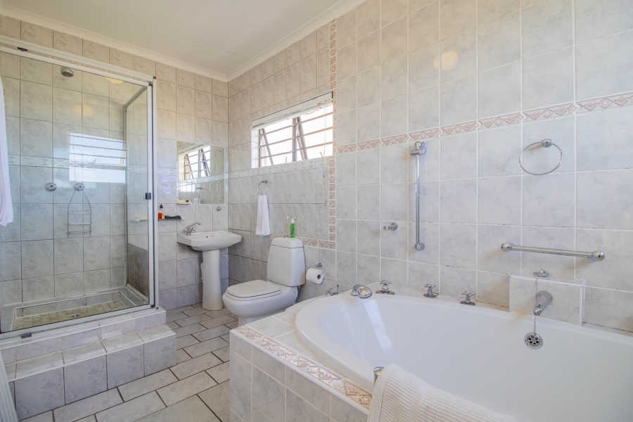 8 Bedroom Property for Sale in Country Club Western Cape